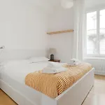 Guesthost - Cosy Comfy Milano- Sempione & Gerusalemme Apartamento Milão